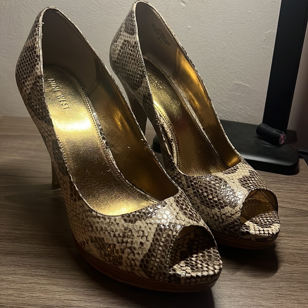 NINE WEST - Picture 4 of 9